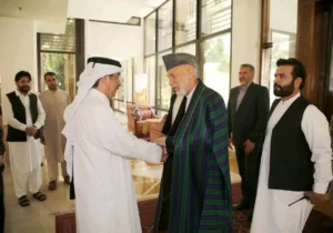حامد کرزي قطر سفارت کې د خواخوږۍ پیغام ثبت کړ