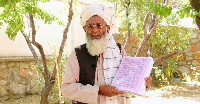 ۶۷ کلن ښوونکي په څلورو میاشتو کې ټول قرآن کریم په لاس ولیکه