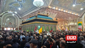 مهاجران افغانستانی هم‌دوش برادران ایرانی پیکر شهید خرازی را تشییع کردند