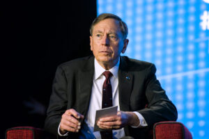 رئیس پیشین سیا: کنترول تنگه هرمز قدرت راهبردی ایران را افزایش می‌دهد