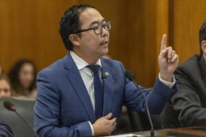 سناتور امریکایی: حل اختلافات با ایران نیازمند مذاکرات جدی است