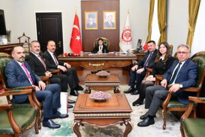 دختر افغانستانی برای 24 ساعت شهردار ازمیر شد