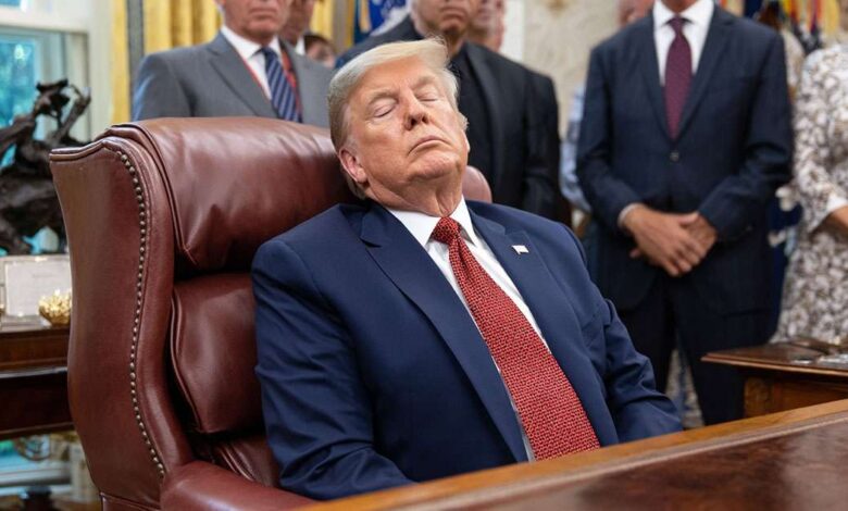 روزنامه امریکایی از ضعف استدلالهای ترامپ در قبال ایران پرده برداشت 1 Donald Trump asleep in Oval Office