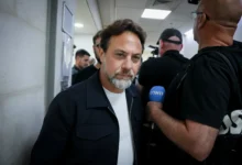 سخنگو و مشاور نزدیک نتانیاهو از سمت خود استعفا داد 2 F250403JS004