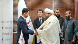 چين ۱۰۰ هزار دالر به سیل زدگان افغانستان کمک کرد