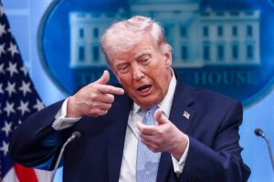 مقام پیشین امریکا: بهترین گزینه برای ترامپ خروج از جنگ است