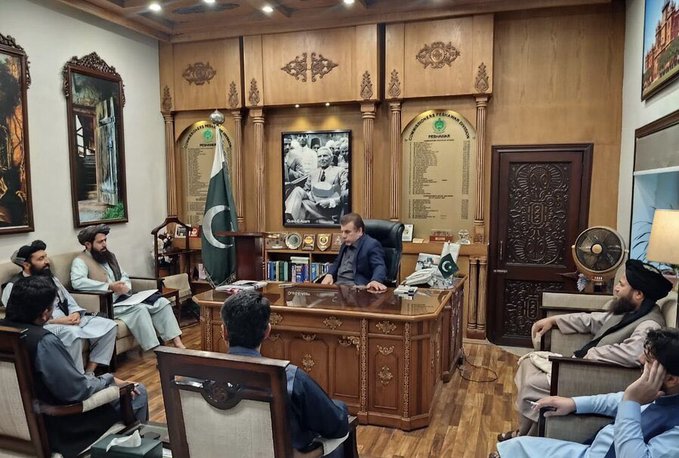 رایزنی دیپلماتهای افغانستان در پشاور درباره مشکلات مهاجران و زندانیان 1