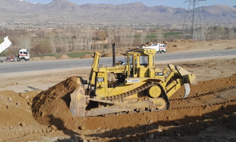 وزارت فواید عامه از آغاز کار لات چهارم شاهراه کابل–غزنی خبر داد 1 HFsThjSaQAAsLHP