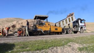 پیشرفت ۵۱ درصدی بازسازی سرک مزارشریف–دره‌صوف