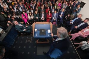 کاخ سفید: در صورت پیشرفت مذاکرات، ترامپ از تهدیدها عقب‌نشینی می‌کند