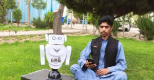 ابتکار یک جوان در هرات؛ ساخت رباتی که با صدا و موبایل کنترل می‌شود