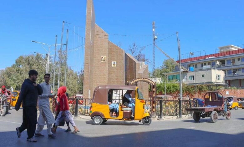 حادثه ترافیکی برای موتر حامل عودت کنندگان از پاکستان در ننگرهار 1 photo 2024 08 15 20 23 32