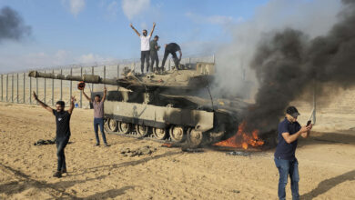 انهدام تانک پیشرفته ارتش اسرائیل به دست حزب الله لبنان 5 32858022 palaestinenser feier israel panzer zaun gazastreifens angriffe hamas khan younis 26EIETL7WZe9
