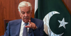 وزیر دفاع پاکستان طالبان را به تناقض گویی متهم کرد