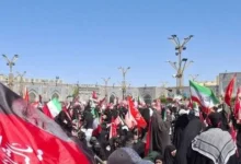 اقامه نماز بر پیکر رهبر شهید در صحن پیامبر اعظم حرم رضوی 3 6094649 1