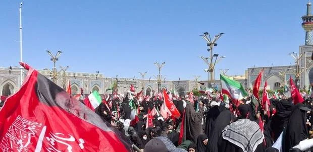 اقامه نماز بر پیکر رهبر شهید در صحن پیامبر اعظم حرم رضوی 1 6094649 1