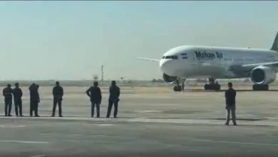 مشهد آماده وداع؛ طیاره حامل پیکر رهبر شهید وارد شد 1 Screenshot 411