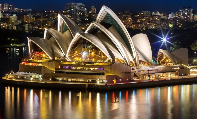 Sydneyoperahouse at night
