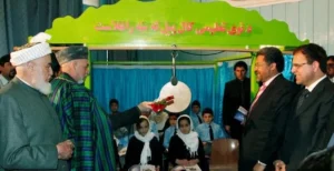 کرزی خواستار بازگشایی مکاتب و دانشگاه‌ها به روی دختران شد