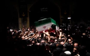 خشم امریکا از حضور گسترده مردم عراق در مراسم تشییع رهبر شهید