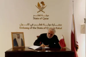 ادای احترام عبدالله عبدالله به امیر پیشین قطر در سفارت این کشور