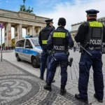 Deutschland Polizei Wache Auto Brandenburger Tor Berlin Oktober 2023