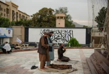 از مقاومت علیه امریکا تا دعوت از واشنگتن به کابل 2 Taliban around the USA embassy