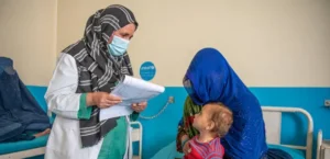 یونیسف: کمبود کارکنان صحی زن، سلامت مادران و کودکان افغانستان را تهدید می‌کند