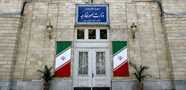وزارت خارجه ایران: پاسخ دفاعی به تجاوز امریکا ادامه خواهد داشت 1 سایت 226