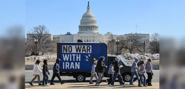 انتقاد سناتور دموکرات از سیاستهای ترامپ در قبال ایران 1 سایت 234