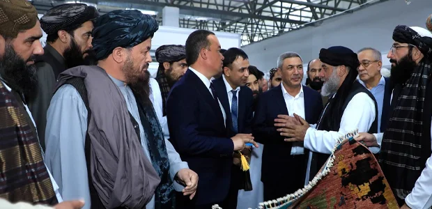 افتتاح نخستین نمایشگاه مشترک صنایع سبک افغانستان و اوزبیکستان 1 سایت 420