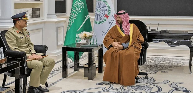 دیدار خالد بن سلمان و عاصم منیر؛ رایزنی درباره حملات یمن و همکاری دفاعی 1 سایت 703
