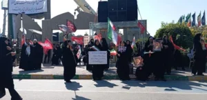 تشکیل زنجیره بزرگ انسانی جان‌فدا با عنوان دانشگاه ایران در مشهد