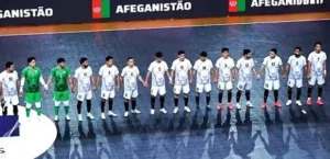 افغانستان با پیروزی برابر پرو، صدرنشین گروه دوم شد و به نیمه‌نهایی رسید