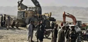 ۱۰ معدنچی در پی فروریختن معدن طلا در تخار گیر مانده‌اند